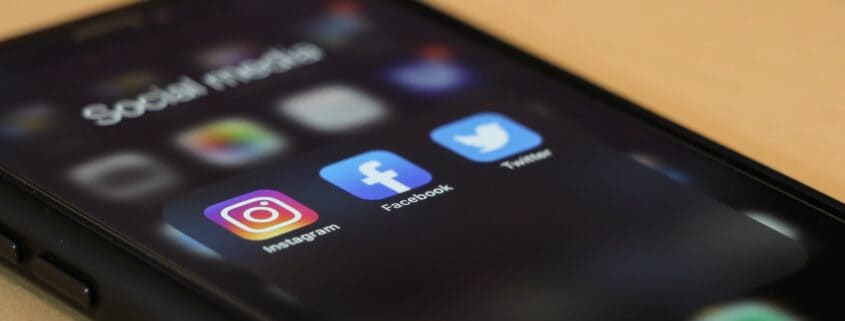 Vrijwilligersapp van Fenna met handige tegels voor inroosteren, declaraties indienen en documenten bekijken.