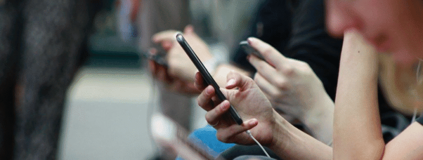 Vrijwilligers gebruiken de vrijwilligersapp van Fenna voor het inroosteren
